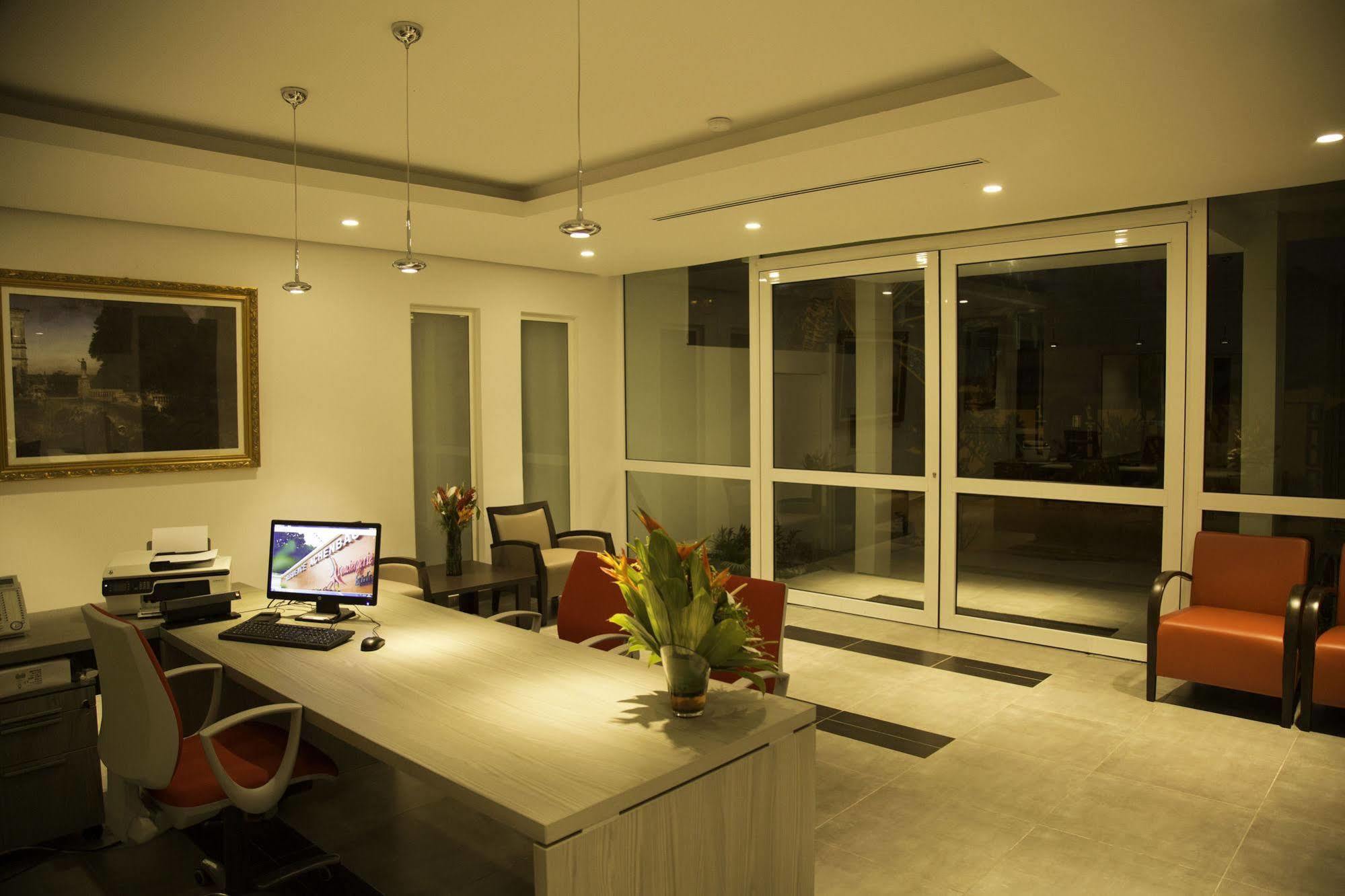 Residence Achenbach Abidjan Exterior photo